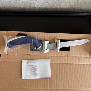 Vintage New In Box Tupperware Bread Knife – Made in U.S.A. (Model 40576 /97-375)